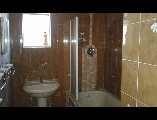 3 bed property to rent in ARCADIA
